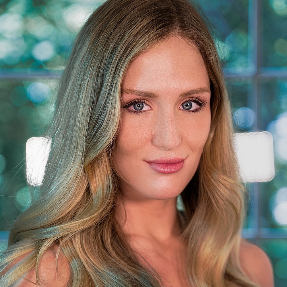 Meet your Posher, Holly